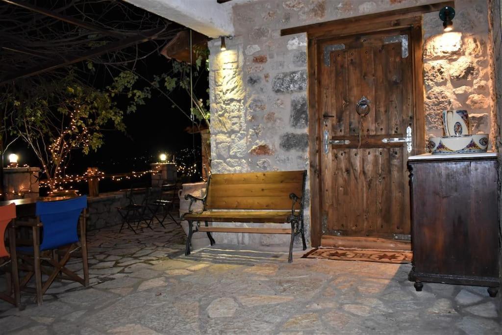 Μικρή Πέτρινη Μεζονέτα 2 Villa Lilaia Exterior photo
