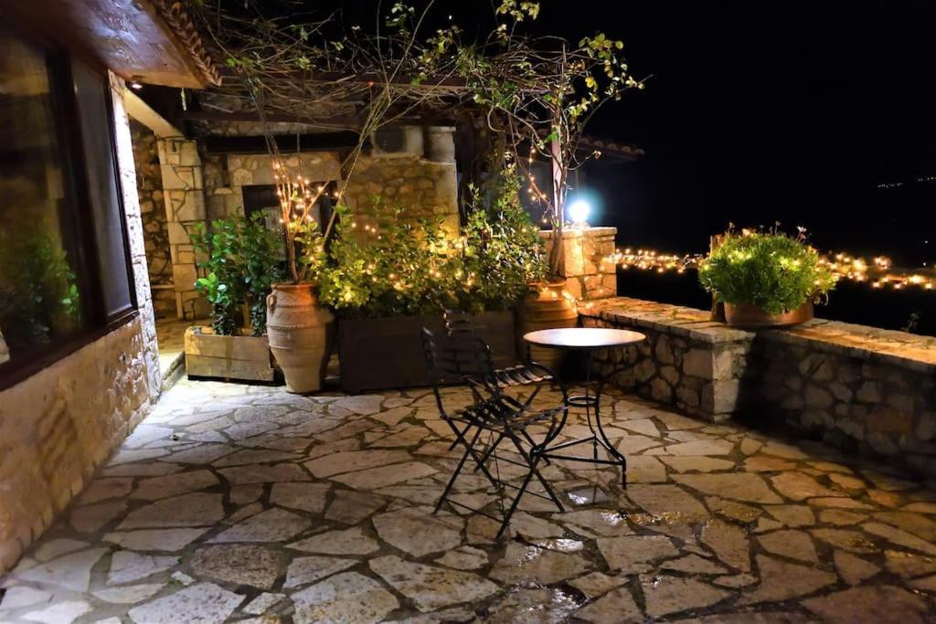 Μικρή Πέτρινη Μεζονέτα 2 Villa Lilaia Exterior photo